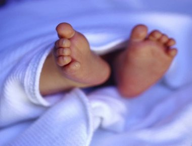 Αθήνα: Συνελήφθη 55χρονη για παράνομη διακίνηση μωρών